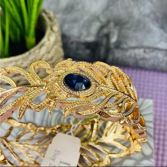 Dillards Vintage Inspired Gold Tone Cuff Bracelet Blue Stone NWT - Picture 9 of 10
